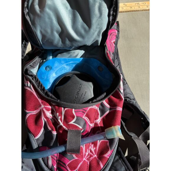 DaKine Mini Hydration Backpack - Picture 3 of 4